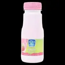 لبن فراولة كامل الدسم نادك 180 مل . 